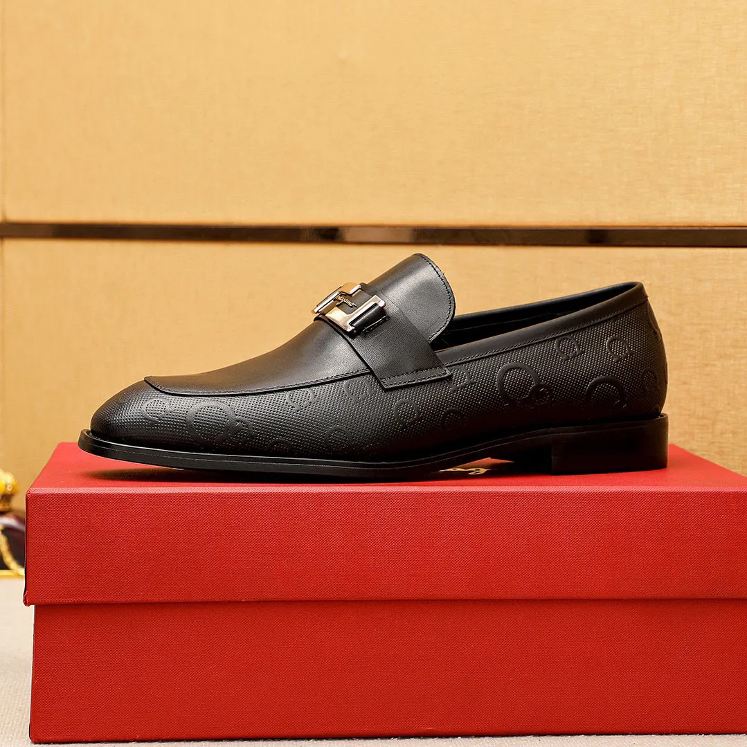 Men's shoes💰460💰 Product trademark: Ferragamo "Ferragamo" casual leather shoes Regular size: 38-44 (45🉑️customized) Product materials: Selected imported first-layer calfskin upper + luxury hardware buckle, imported water-dyed cow leather lining. Strong three-dimensional visual effect, original outsole color: 1⃣️color optional